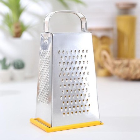 A heap with a doser lid and a side for cheese, a metal pen, color mix-1