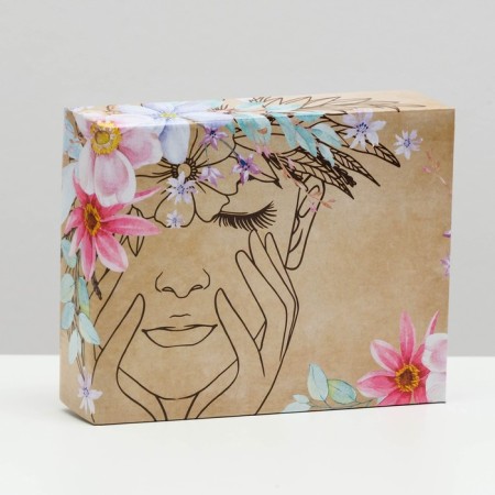 Box cover is “the best in the world”, without a window, 18 x 15 x 5 cm