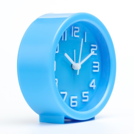 Clock - desktop an alarm clock, discrete move, 10 x 10 cm, aa-1
