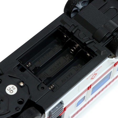 The radio -controlled ambulance machine, lighting effects, works from batteries-4