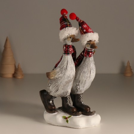 Souvenir Polystone "Geese in caps, knitted scarves, on mini-covers" 12x15x22.5 cm