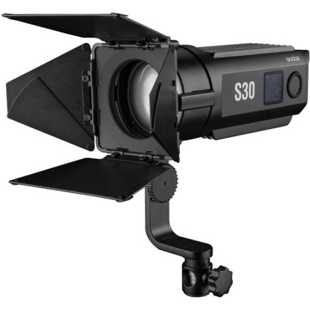 LED illuminator Godox S30, focusing