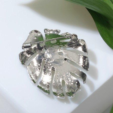 Brooch "Monster sheet" with a snail, the color is green and white in silver-1