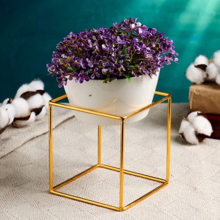 Pot on the stand "Cube" on the gold stand 17x12x12cm