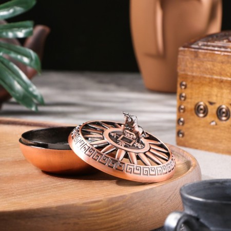 The smoking room for incense "the bull rotates the universe", 5.5 x 5 cm, bronze-1