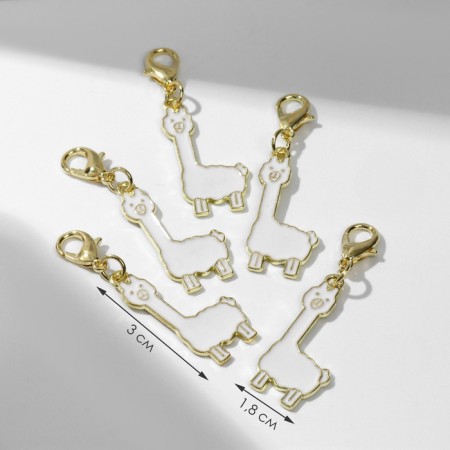 Charm "Alpaka", white color in gold