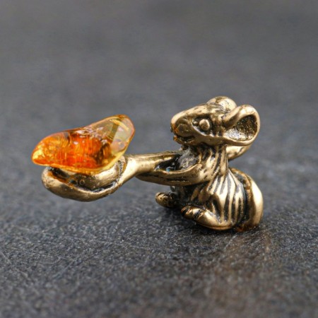 A purse souvenir "Mouse with a full spoon", with natural amber-1