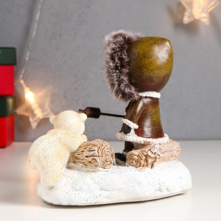 Suvenir Polystone Light "Baby and White Bear - Gathering by the fire" 12.5x8x13.5 cm-4