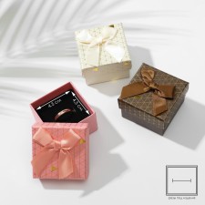 Gift box under the “Triangles” ring shiny, 5 × 5 (the size of the useful part is 4.5 × 4.5 cm), the color of the mix