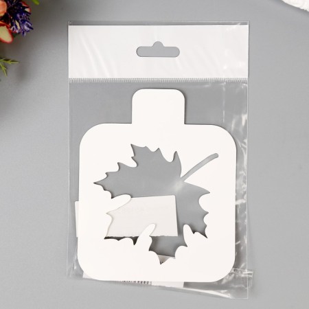 Stencil plastic "Maple leaf" 9x9 cm-2