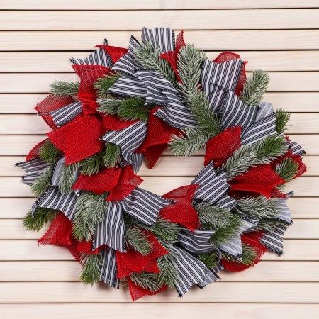 New Year's wreath d- 28 cm "Cozy fairy tale" striped and red ribbons