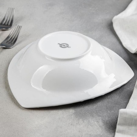 Porcelain salad Magistro "Blanche. Rose ", 600 ml, d = 23 cm, white color-2