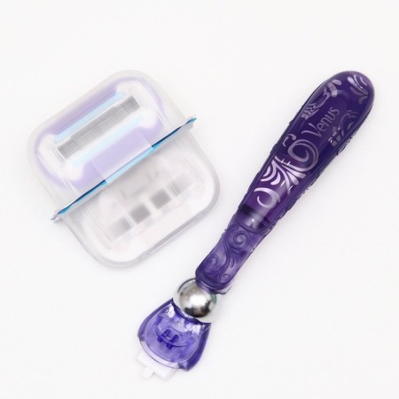 Gilette Venus gift razor with 1 cassette + interchangeable cassettes 1 pc. + cosmetic bag-2