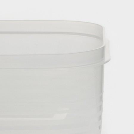 The container is plastic with the lid Flexo, 1.9 l, the color is red-7