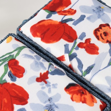 Casket for needlework "Summer flowers on white" 19x26x14.5 cm-1