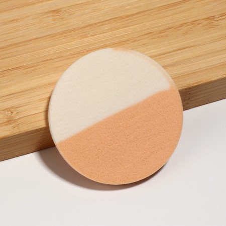 Makeup sponge, d = 5.5 cm, white/beige color