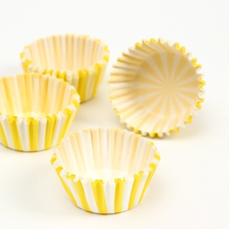 Baking form "kaleidoscope" yellow, 3.5 x 2 cm
