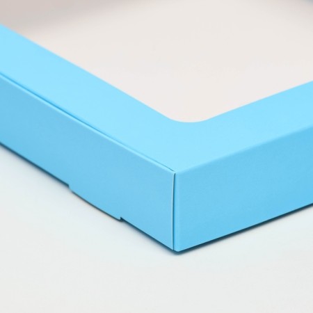 Self -charged box, with a blue window, 19 x 19 x 3 cm-3