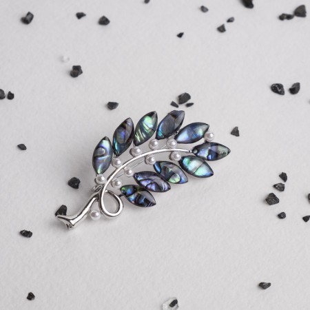 Galiotis brooch-column curl with pearls, green color in silver