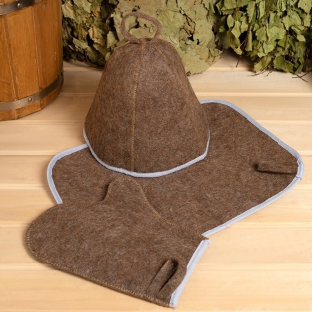 Set for a bathhouse 3 objects (rug, hat, mitten) with a colored tubler mix