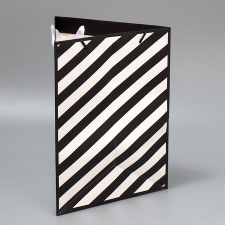 Gift package for flowers is triangular, packaging "Happiness" 23.5 x 30 x 20.5 cm-4