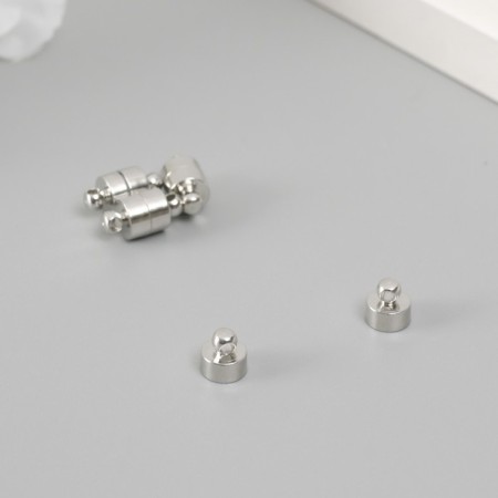 Floor with magnetic metal silver 0.7x1.2x0.7 cm-1