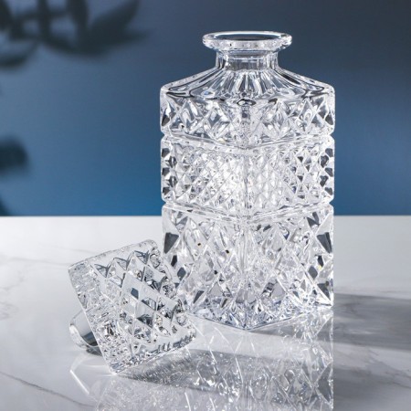 Crystal barn for whiskey, vodka, cognac Madison, 700 ml-1