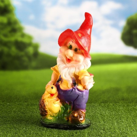 Garden figure "Dwarf with a hedgehog Small" 18x15x38cm
