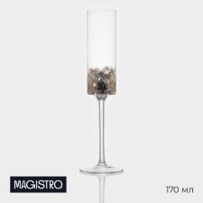 A glass of glass for champagne Magistro 