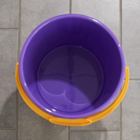 A bucket with a measured scale, 10 l, color mix-4