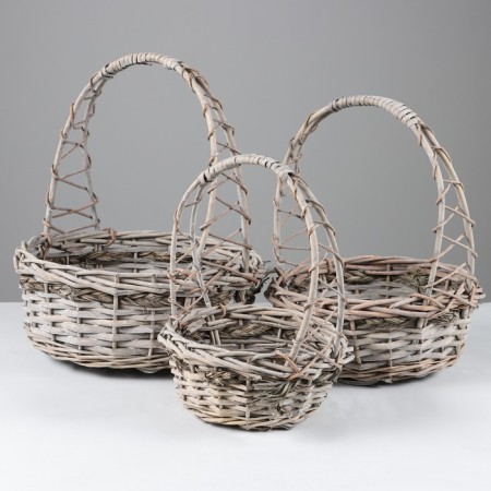A set of baskets, 31 x 32 x 40 cm, 27 x 27 x 34 cm, 21 x 20 x 29 cm, willow