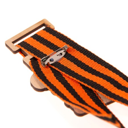 Wooden icon "May 9!", With a ribbon, cloves and caps-2