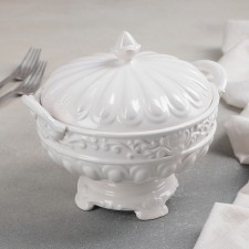 Ceramic dish with a “vintage” lid, 19.3 × 16.5 × 17 cm, white color