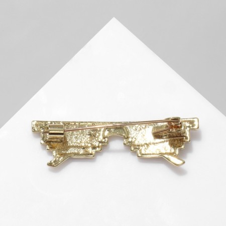 Brooch "Glasses" in pixels, black color in gold-1