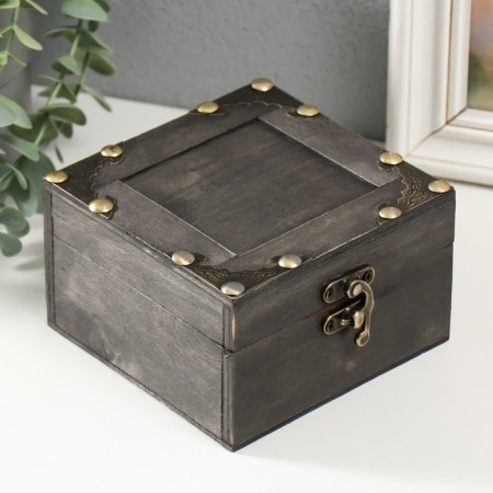 Casket wood "with corners and rivets. Duke" 11.3x11.5x6.8 cm
