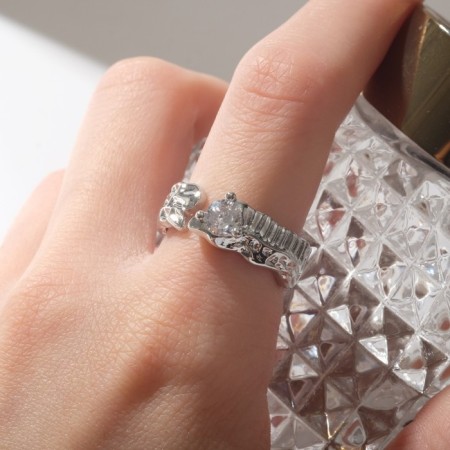 The ring "melting" is stuffed, the color is white in silver, dimensionless-3