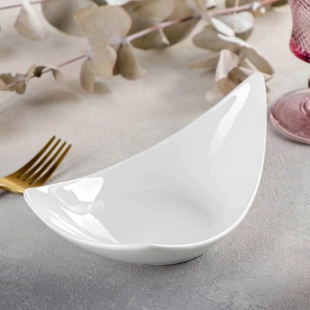 Oval porcelain oval porcelain, 19.5 × 11 cm, white color