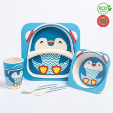 A set of children's bamboo dishes 