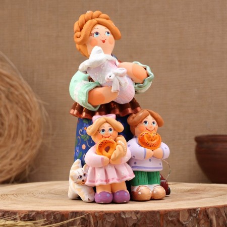 Kovrov toy "Baryshnya with children Summer", ceramics