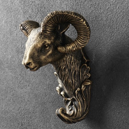 Figure hook "Baran" bronze 8x10x13cm-1