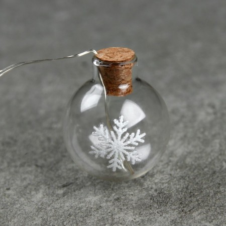 Garland “thread” 1.6 m with nozzles “Balls with a snowflake”, IP20, silver thread, 15 LED, glow of multi, Aah2-5