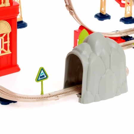 Railway "City" in a suitcase, works from batteries-3