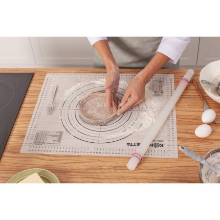 The form perforated for baking is the “Circle”, d = 15 cm, the color is silver-1