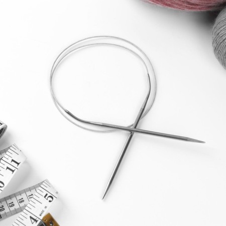 The knitting needles are circular, for knitting, with a metal cable, d = 4.5 mm, 14/80 cm-1