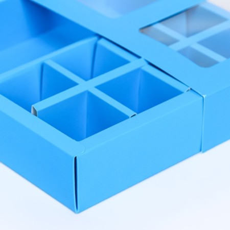 Box for 8 sweets + chocolate, with a window, blue, 17.7 x 17.7 x 3.8 cm-3