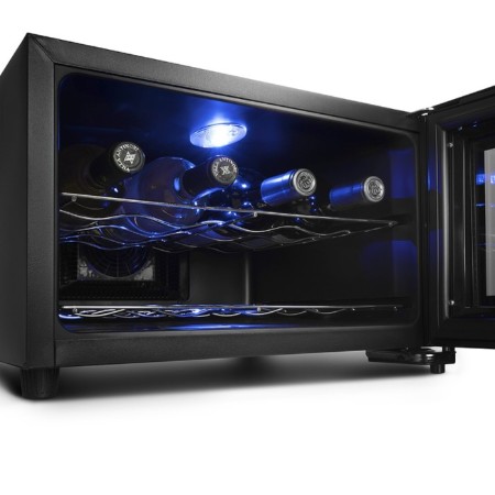 Kitfort Kitfort KT-2403, 70 watts, 2 regiments, 23 l, 8 bottles, 1 climatic zone-3
