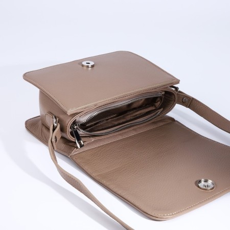 Bag Medvedkovo on a magnet, a long belt, beige color-3