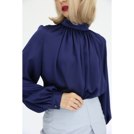 Blouse with the assembly on the front, size 52-4