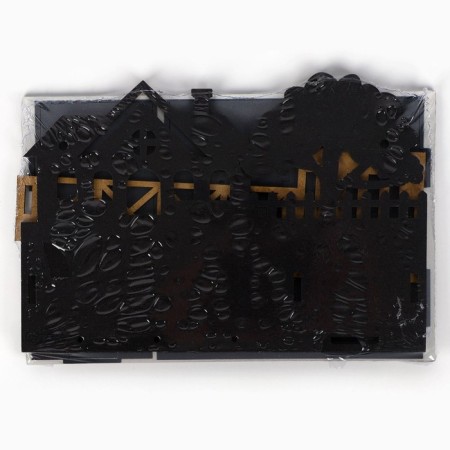 The keybox is wall -mounted with a shelf and a pocket, a house and a tree, 17 x 11.3 cm.-5