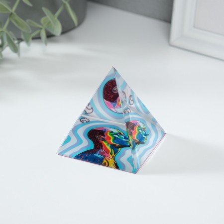 Souvenir glass pyramid "I carry light" 6x6x6 cm-6